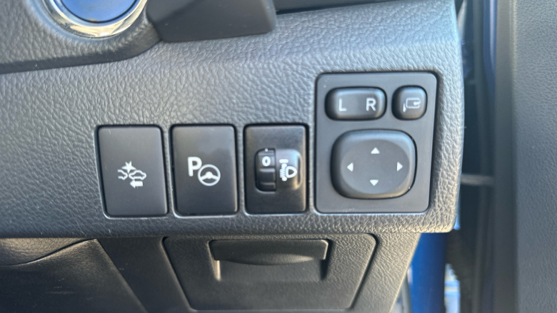 Toyota Auris 1.8 Hybrid Design TSS 5dr CVT [Nav] Hybrid Hatchback